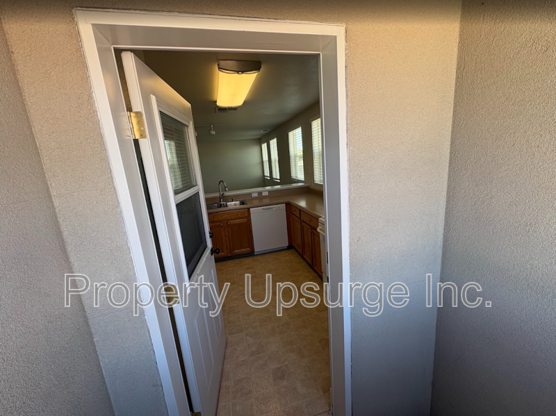140 E 6th St - Photo 7 of 18