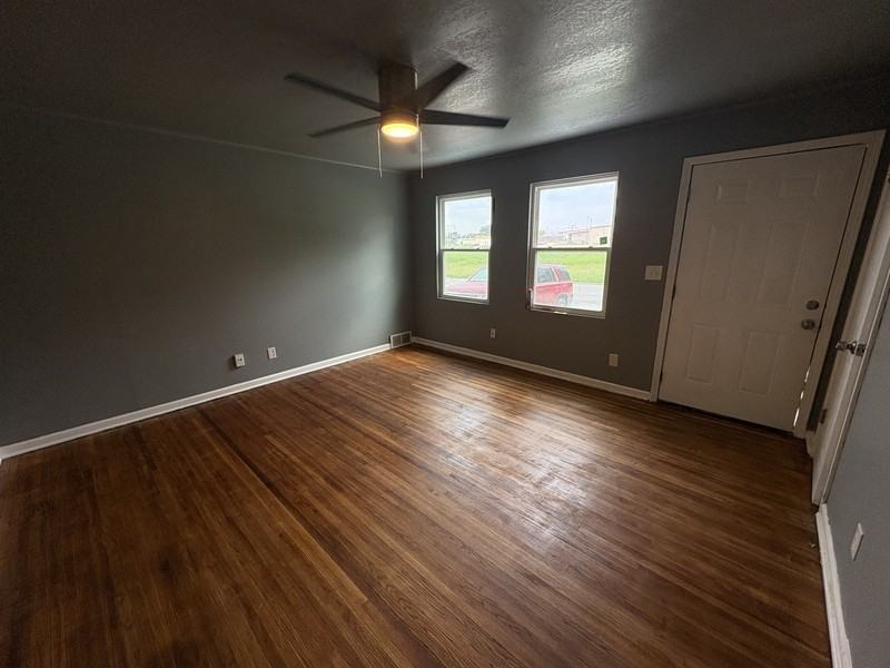 3514 N Hartford Ave - Photo 2 of 7