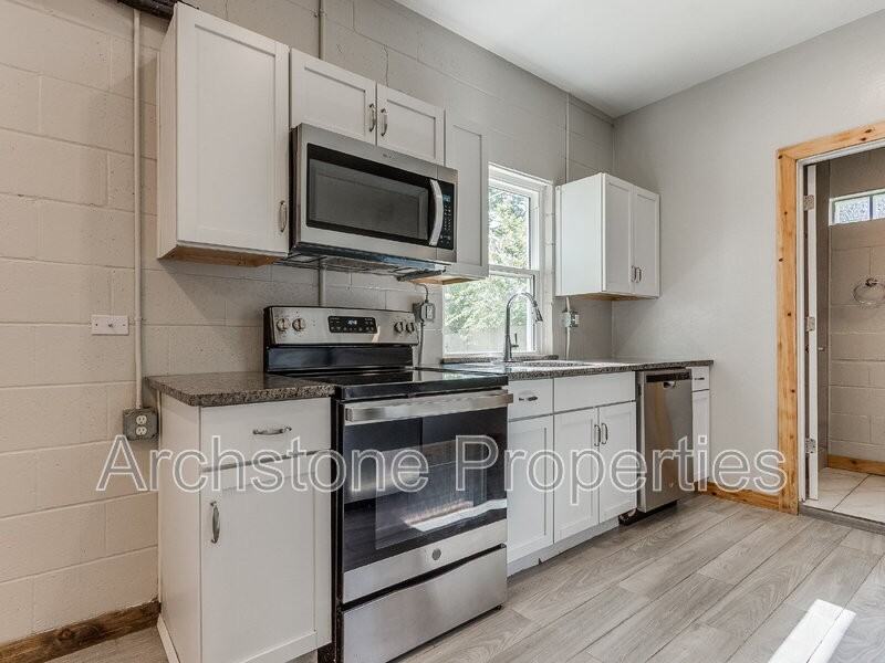 2006 Nw 26th St #1-2B