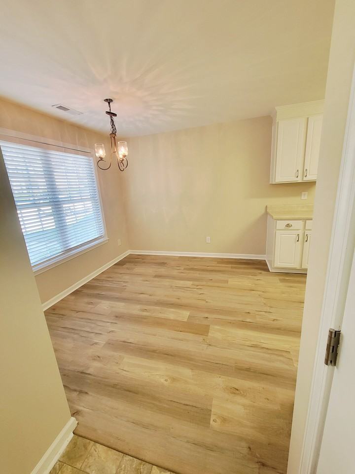 411 Whitehall Ct - Photo 4 of 50