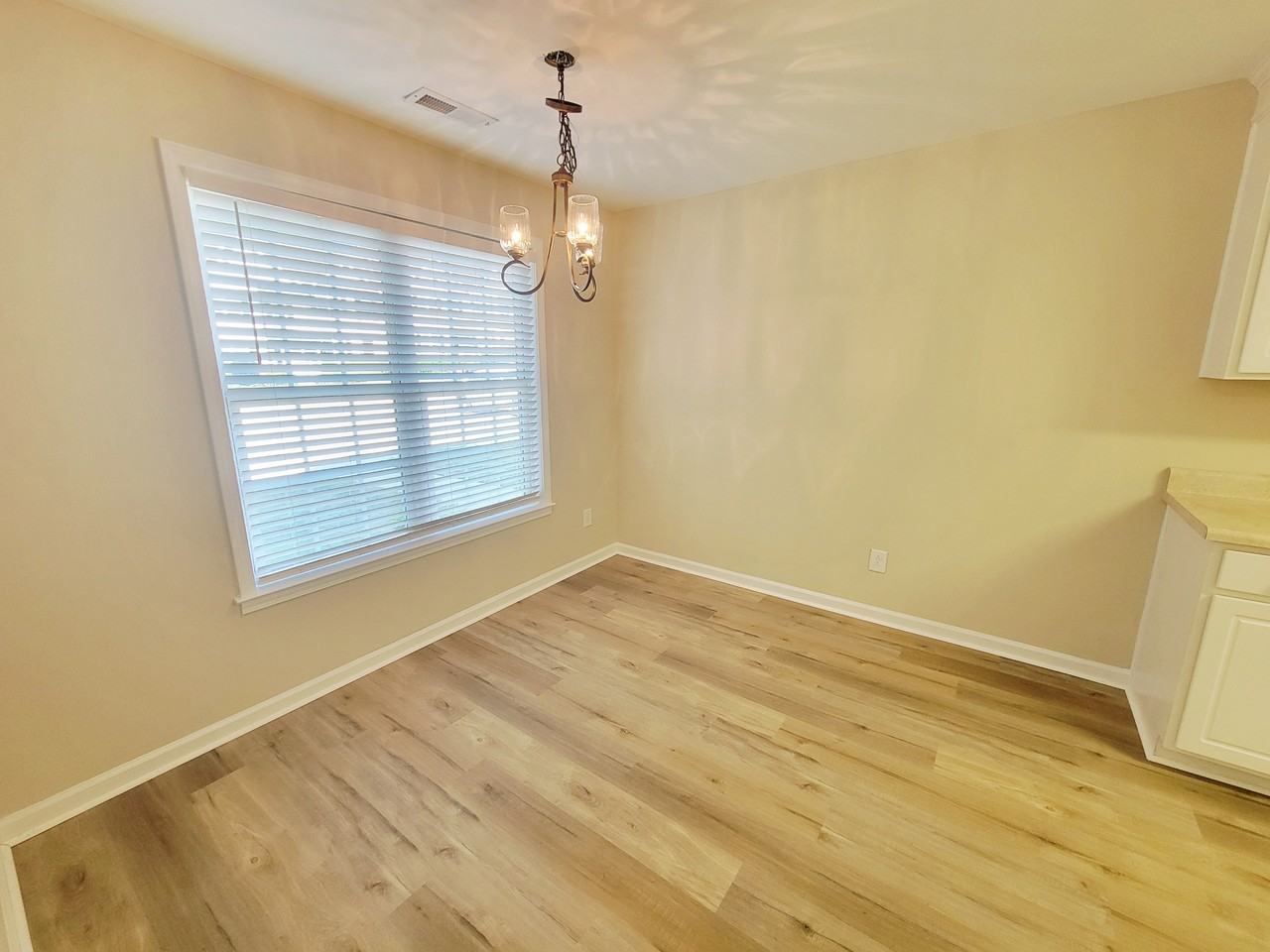411 Whitehall Ct - Photo 5 of 50