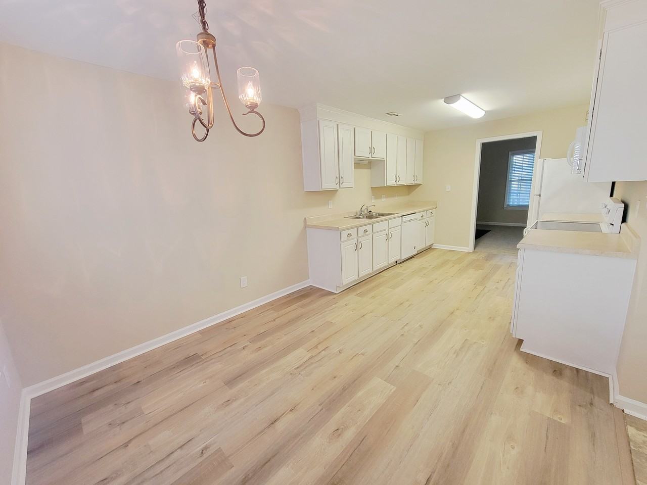 411 Whitehall Ct - Photo 6 of 50