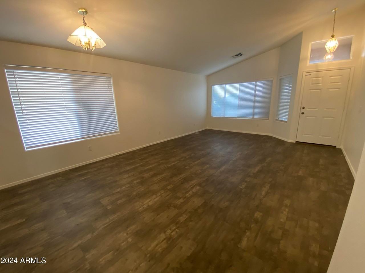 7620 W Foothill Dr - Photo 4 of 5