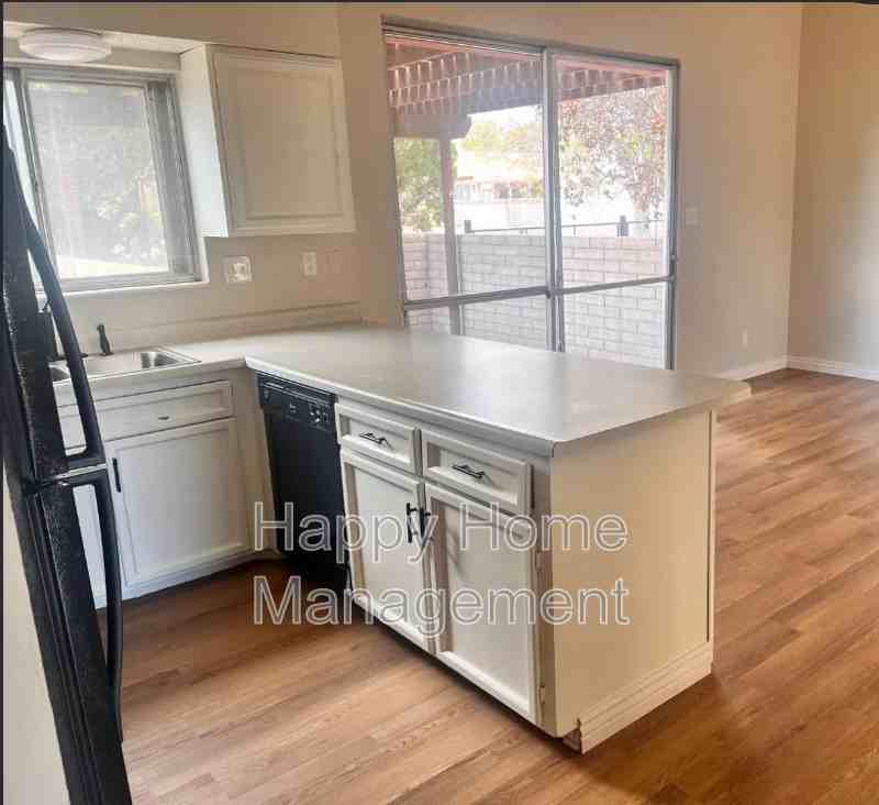 1355 Rio Rancho Dr Se #B - Photo 3 of 10