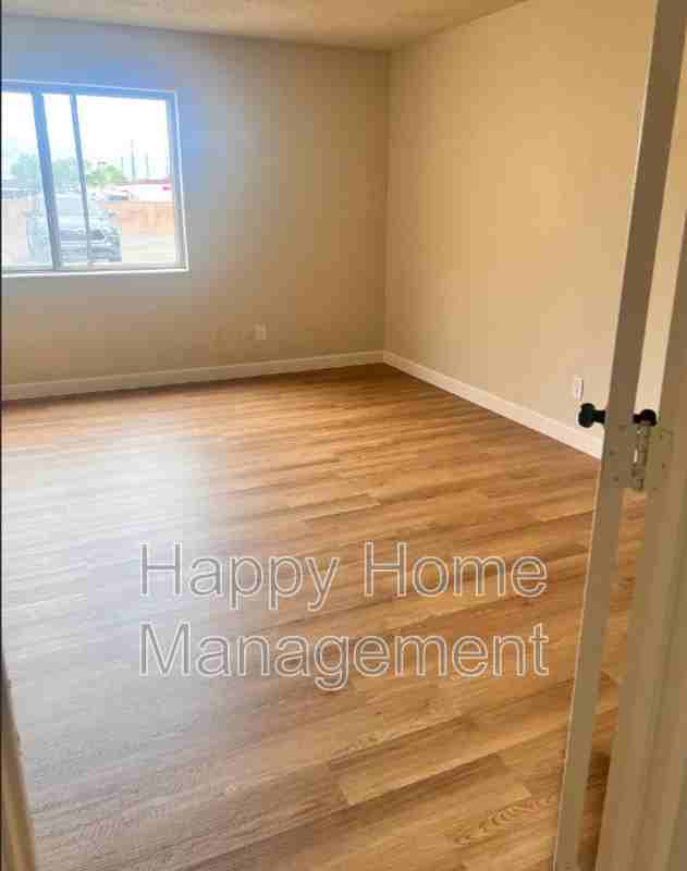 1355 Rio Rancho Dr Se #B - Photo 4 of 10