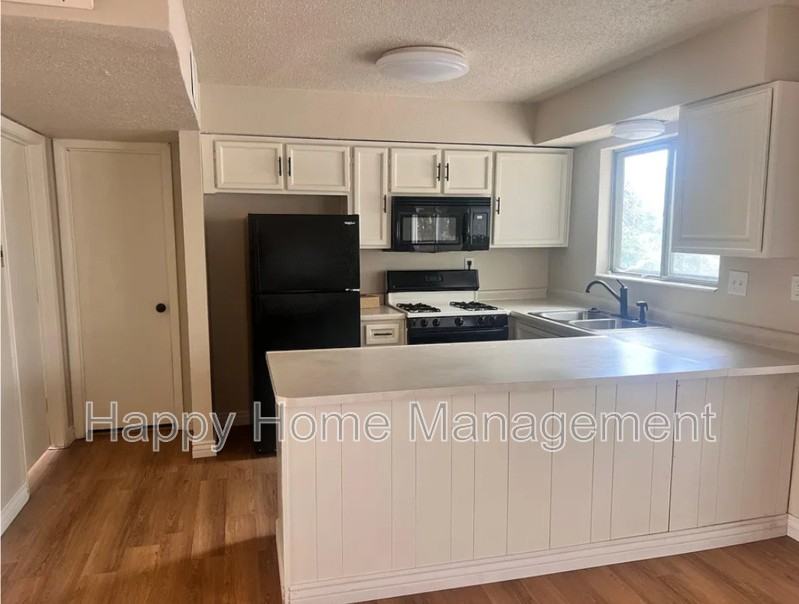 1355 Rio Rancho Dr Se #B - Photo 5 of 10