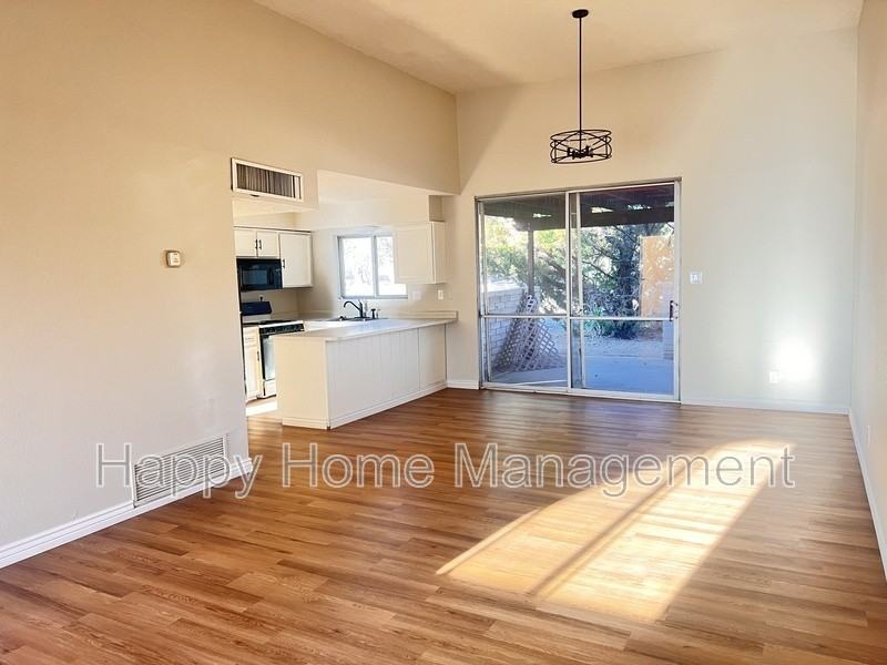 1355 Rio Rancho Dr Se #B - Photo 6 of 10