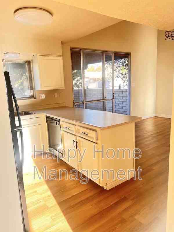 1355 Rio Rancho Dr Se #B - Photo 7 of 10