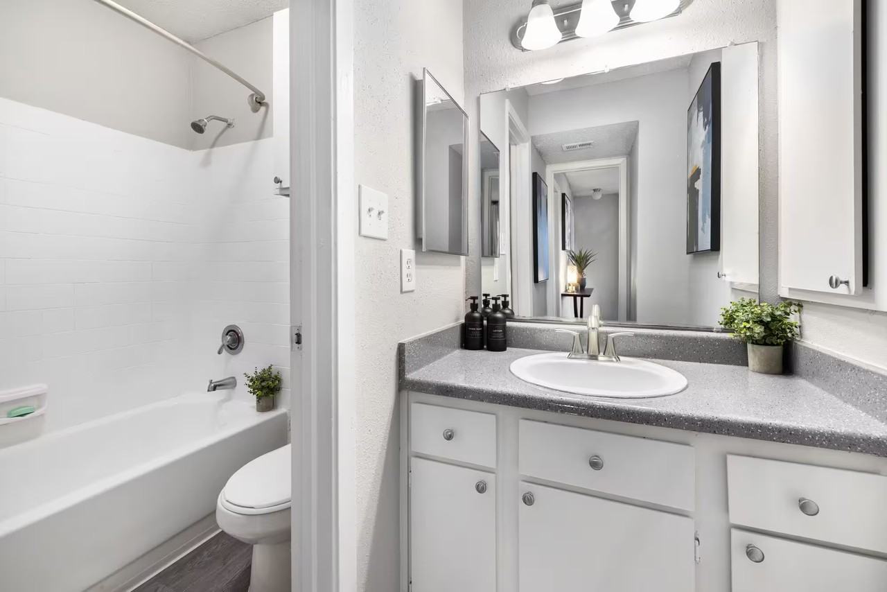 Solace Apartments - Photo 4 of 10