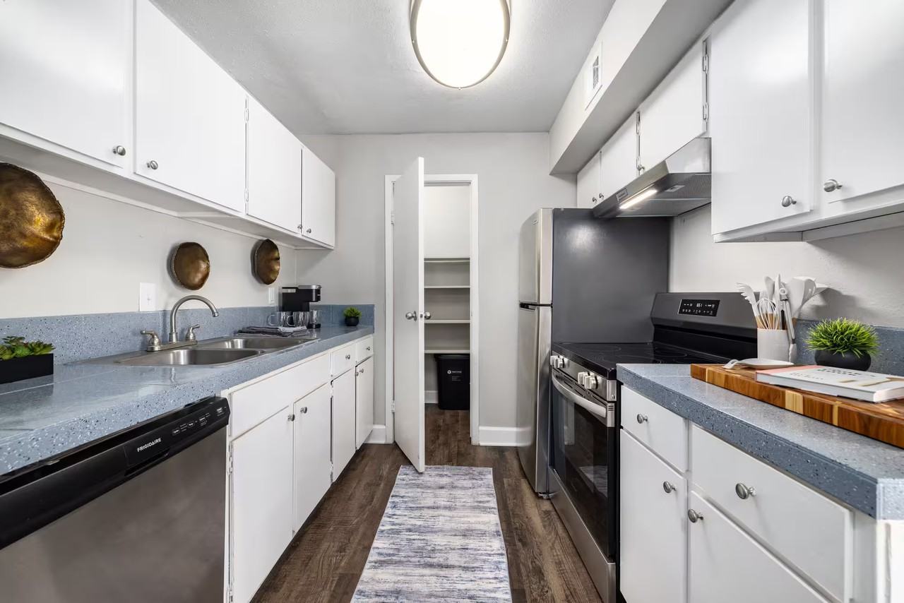 Serena Apartments - Photo 4 of 10