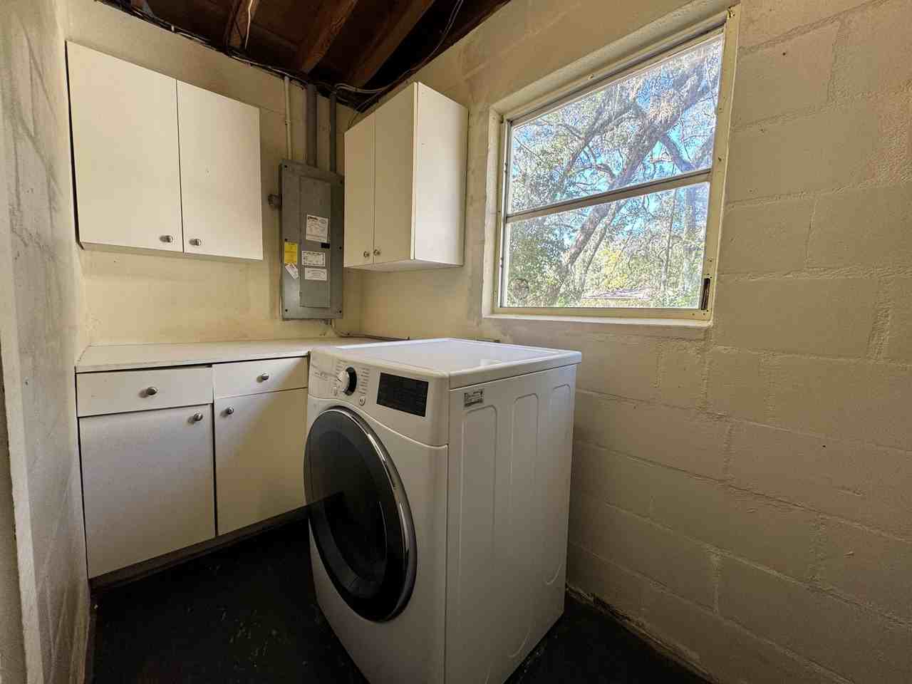 310 Longwood Dr - Photo 3 of 26