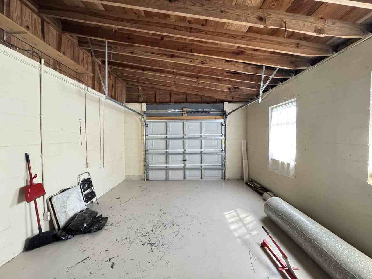 310 Longwood Dr - Photo 5 of 26