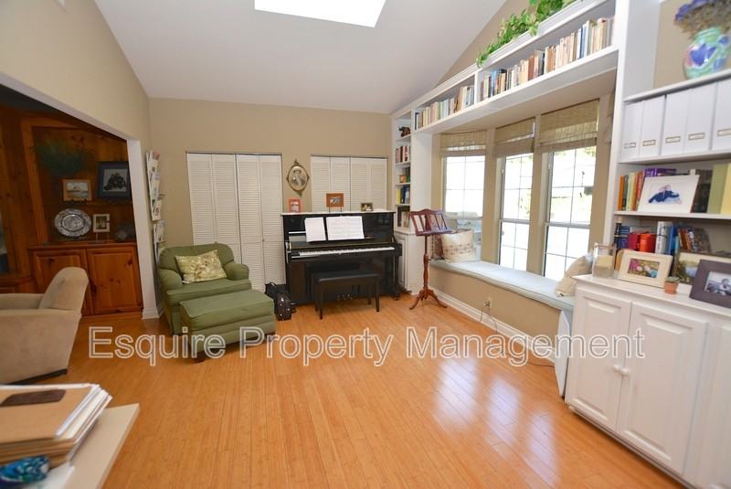 3104 Charlotte St - Photo 3 of 23