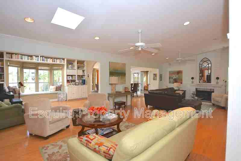 3104 Charlotte St - Photo 4 of 23