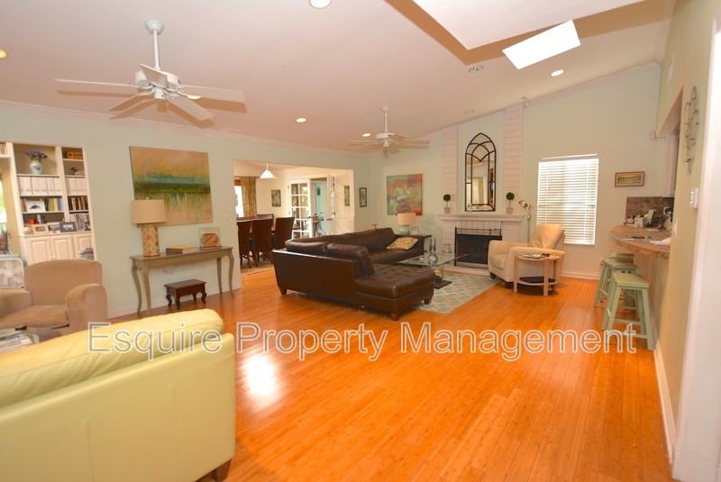 3104 Charlotte St - Photo 5 of 23