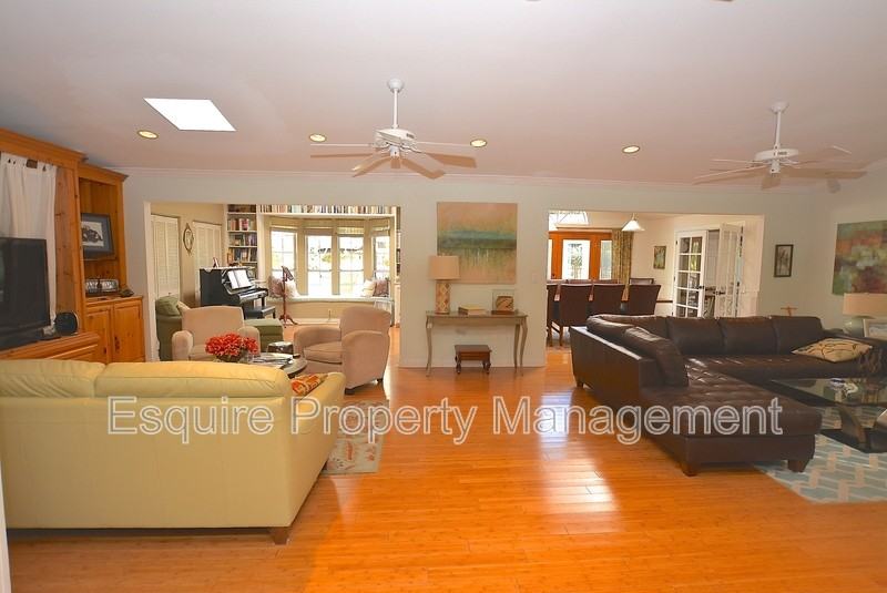 3104 Charlotte St - Photo 6 of 23