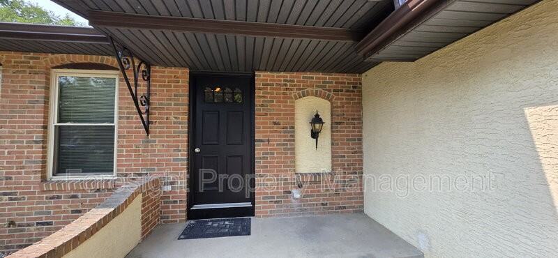 53 Carriage Dr - Photo 2 of 27