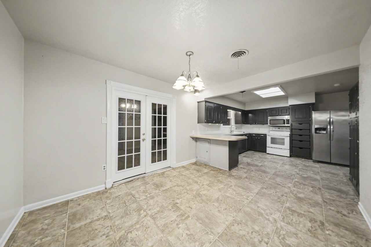 307 Oak St - Photo 6 of 26