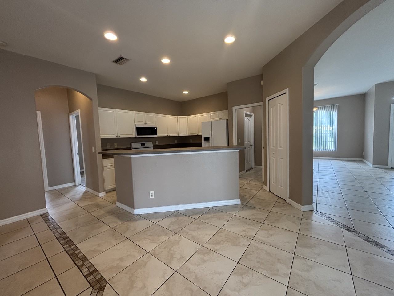 3074 Brampton Ter - Photo 5 of 22