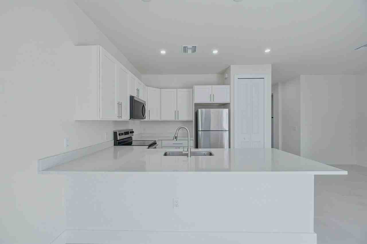 128 Jenna Ave S - Photo 6 of 15