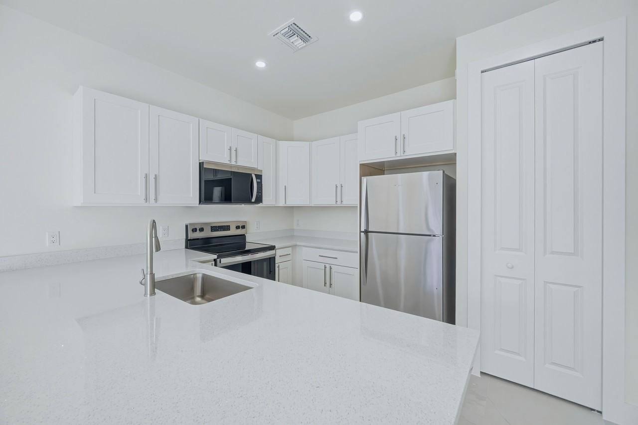 130 Jenna Ave S - Photo 7 of 15
