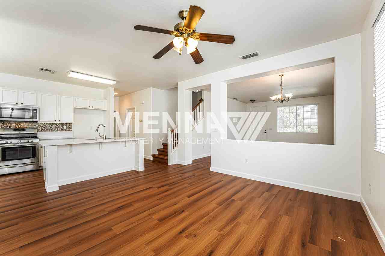 493 Silverhorn Dr - Photo 3 of 46