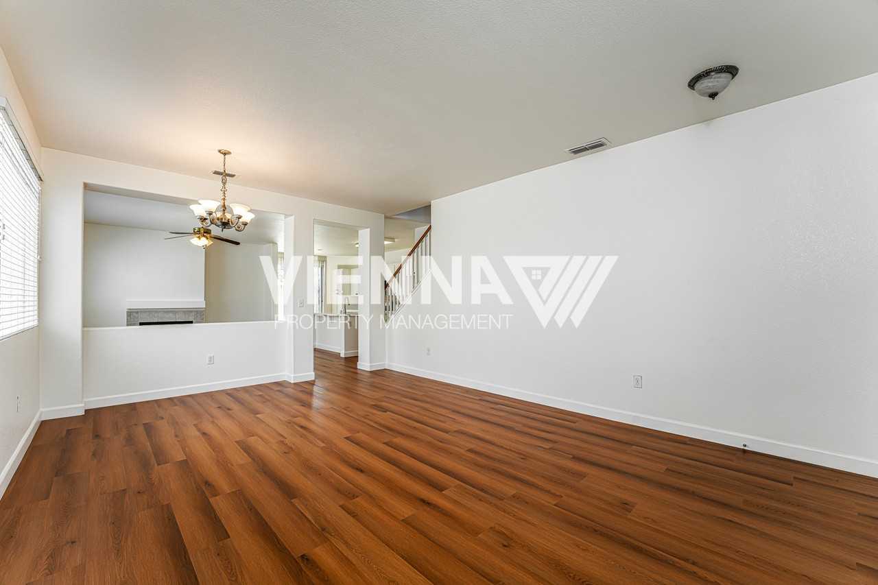 493 Silverhorn Dr - Photo 4 of 46