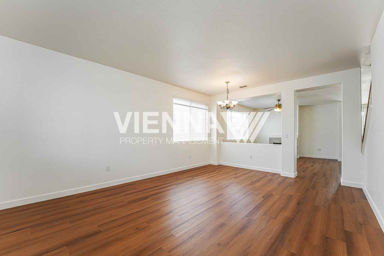 493 Silverhorn Dr - Photo 5 of 46