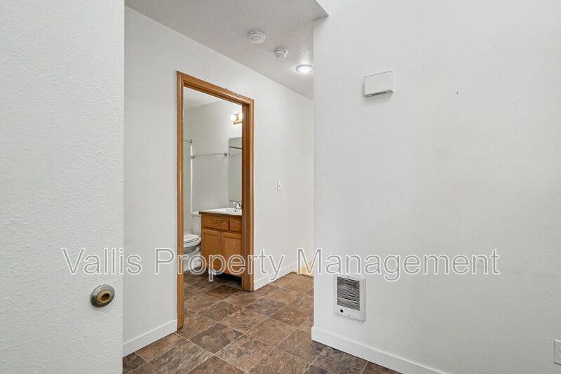 5262 Springcrest Dr S - Photo 4 of 31