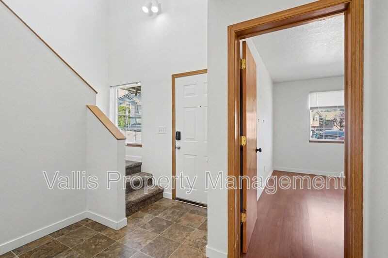 5262 Springcrest Dr S - Photo 5 of 31