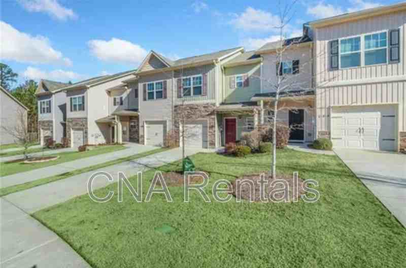 596 Oakside Pl - Photo 2 of 11