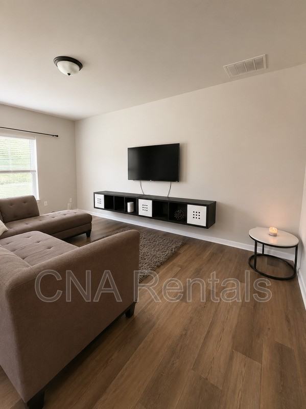 596 Oakside Pl - Photo 3 of 11