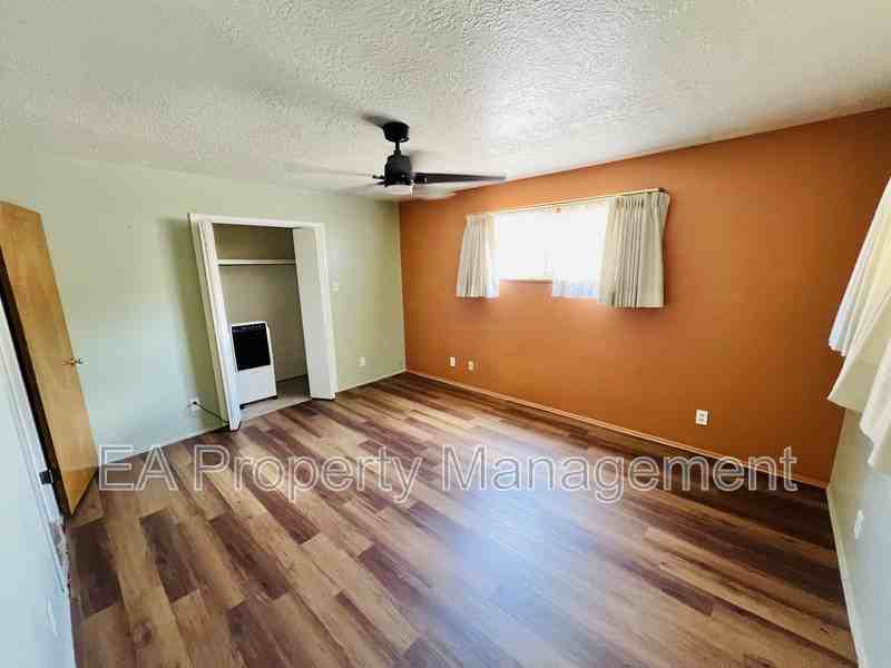 716 Dallas St Ne - Photo 5 of 17