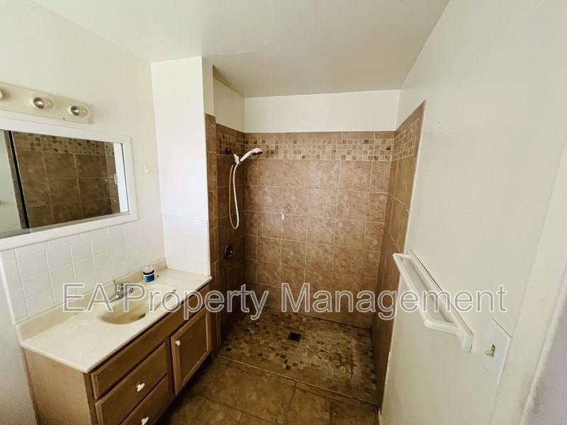 716 Dallas St Ne - Photo 6 of 17