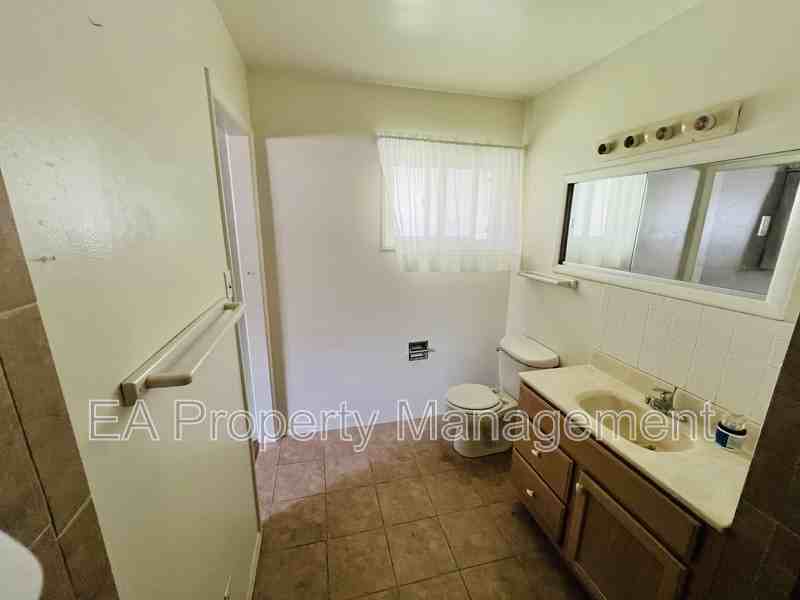716 Dallas St Ne - Photo 7 of 17