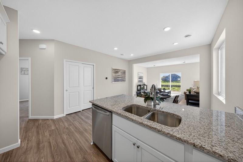 1805 Lynx Pl Se - Photo 2 of 20