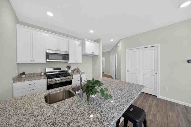 1805 Lynx Pl Se - Photo 3 of 20