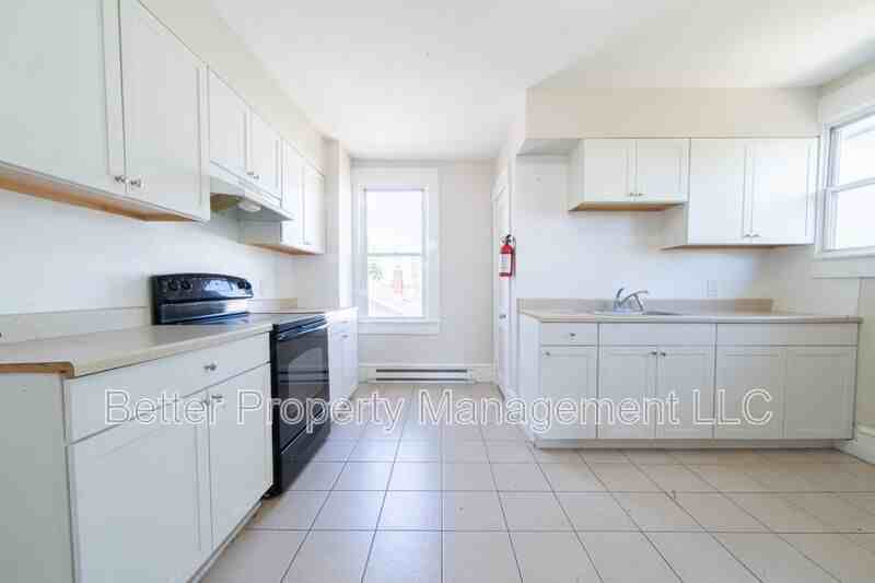220 W Plum St #2nd - Photo 3 of 10