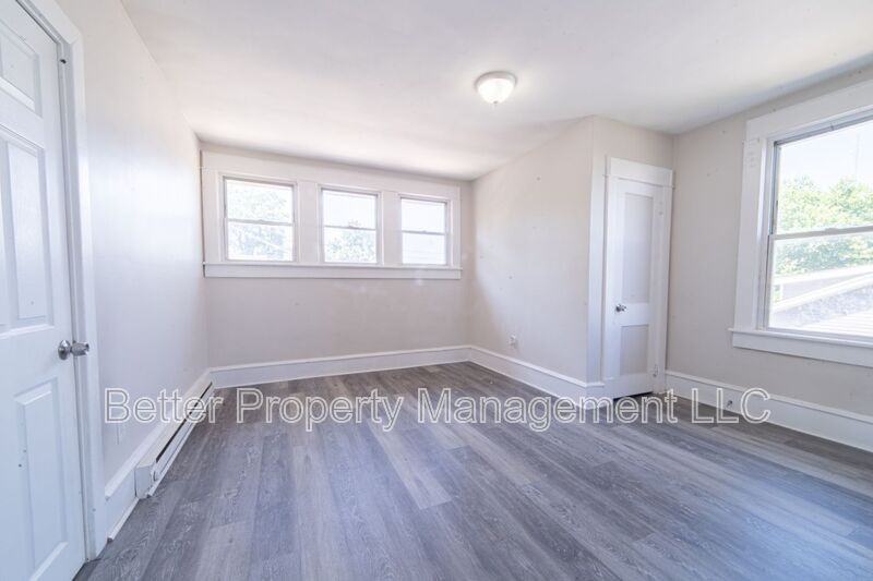 220 W Plum St #2nd - Photo 6 of 10