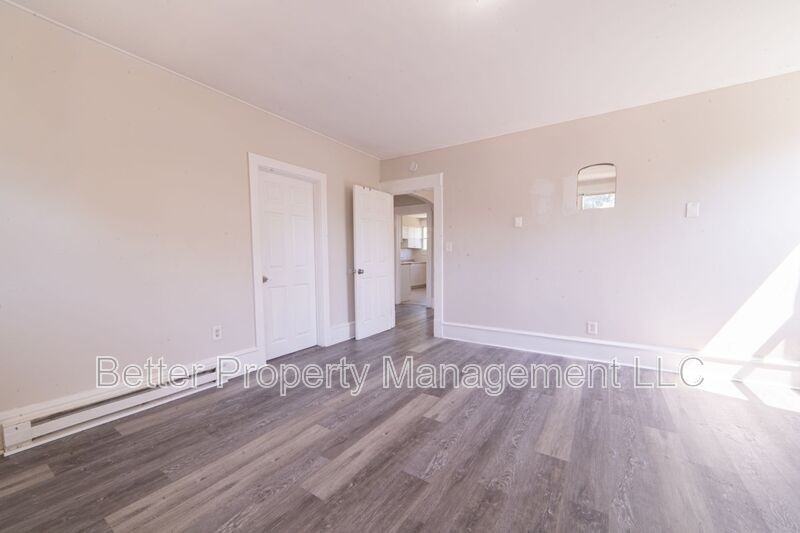 220 W Plum St #2nd - Photo 7 of 10