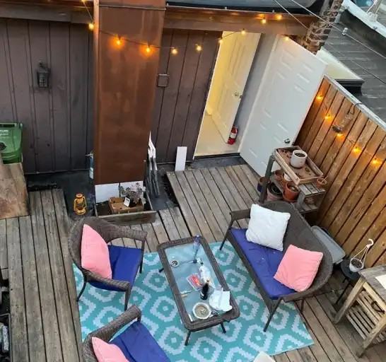 712 Queen St W