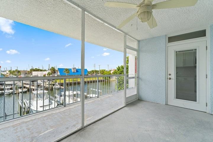 108 Paradise Harbour Boulevard - Photo 3 of 8