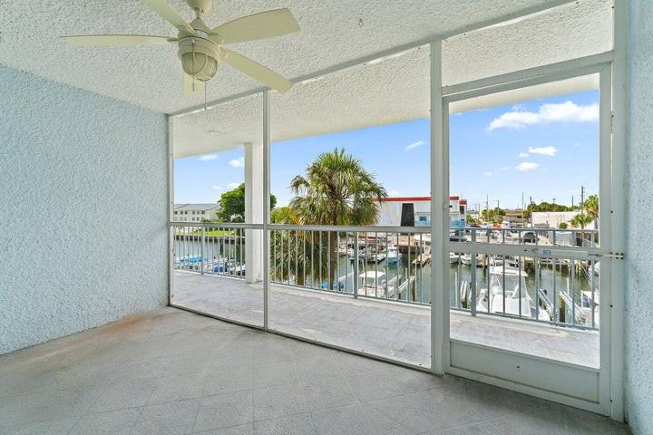 108 Paradise Harbour Boulevard - Photo 6 of 8