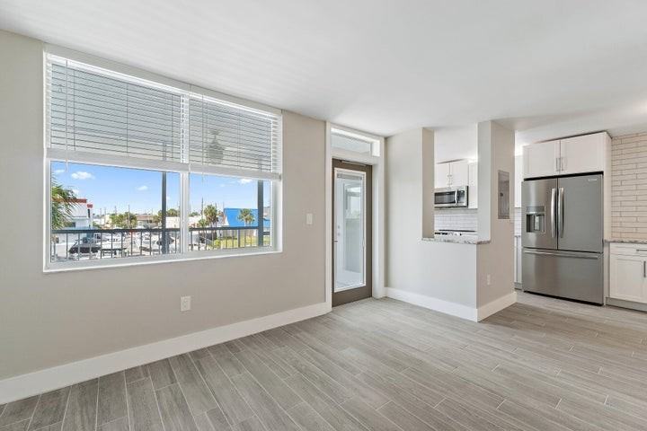 108 Paradise Harbour Boulevard - Photo 2 of 8