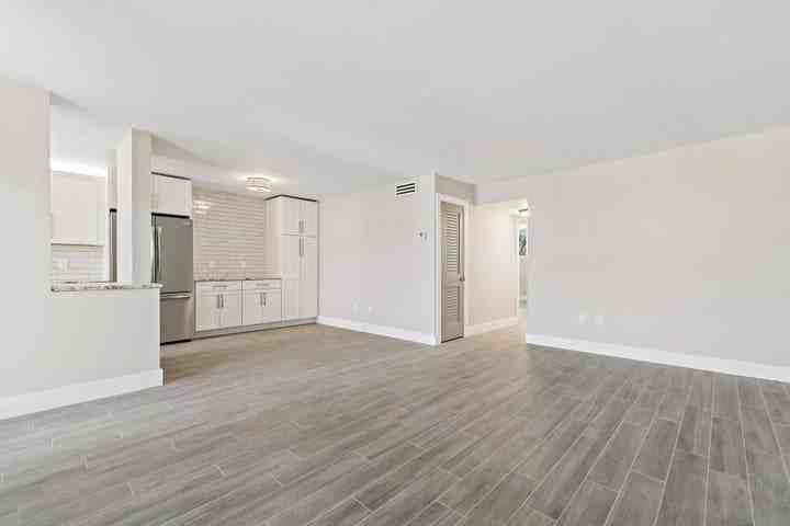 108 Paradise Harbour Boulevard - Photo 4 of 8