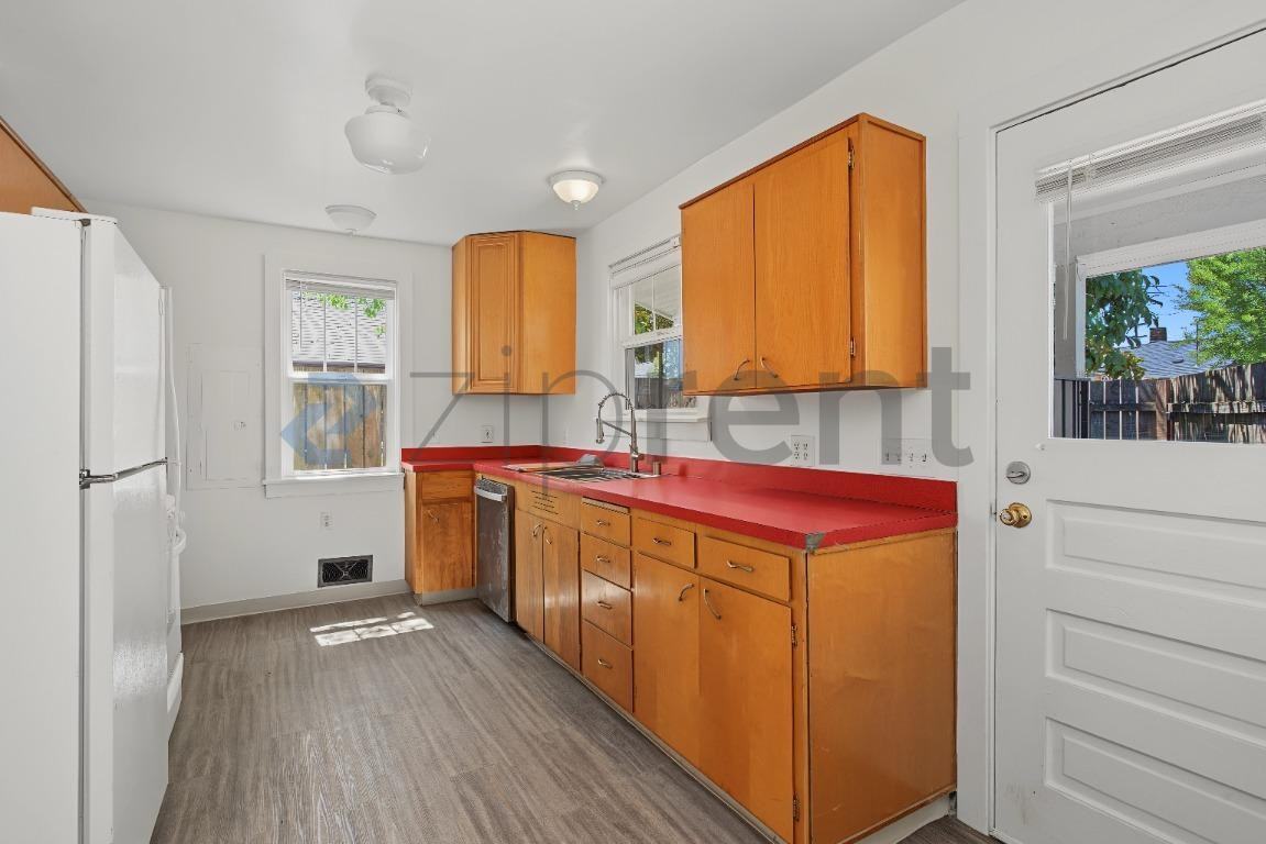 6525 N Montana Ave - Photo 6 of 19