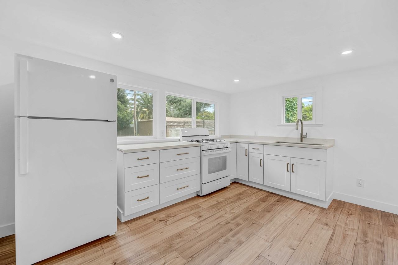 812 Spring St #A - Photo 3 of 14
