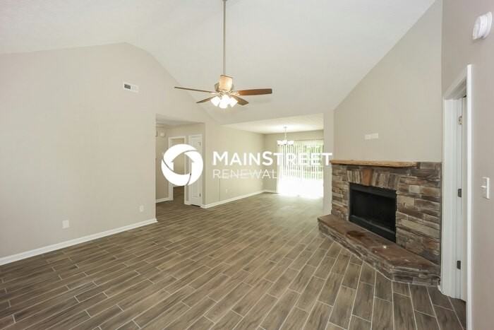 250 Richmond Pl - Photo 3 of 16