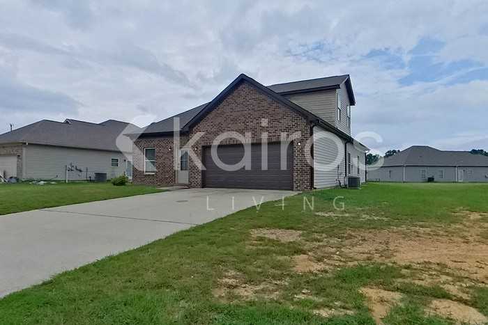 520 White Oak Cir - Photo 4 of 28