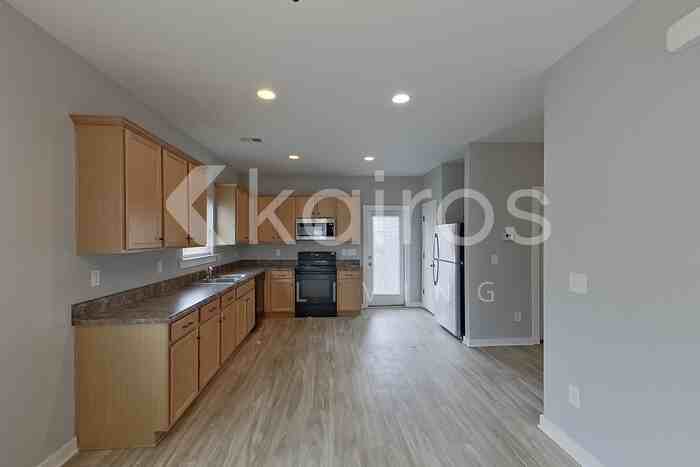 520 White Oak Cir - Photo 7 of 28